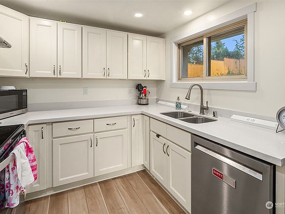 5th image of 22905 59th Avenue W