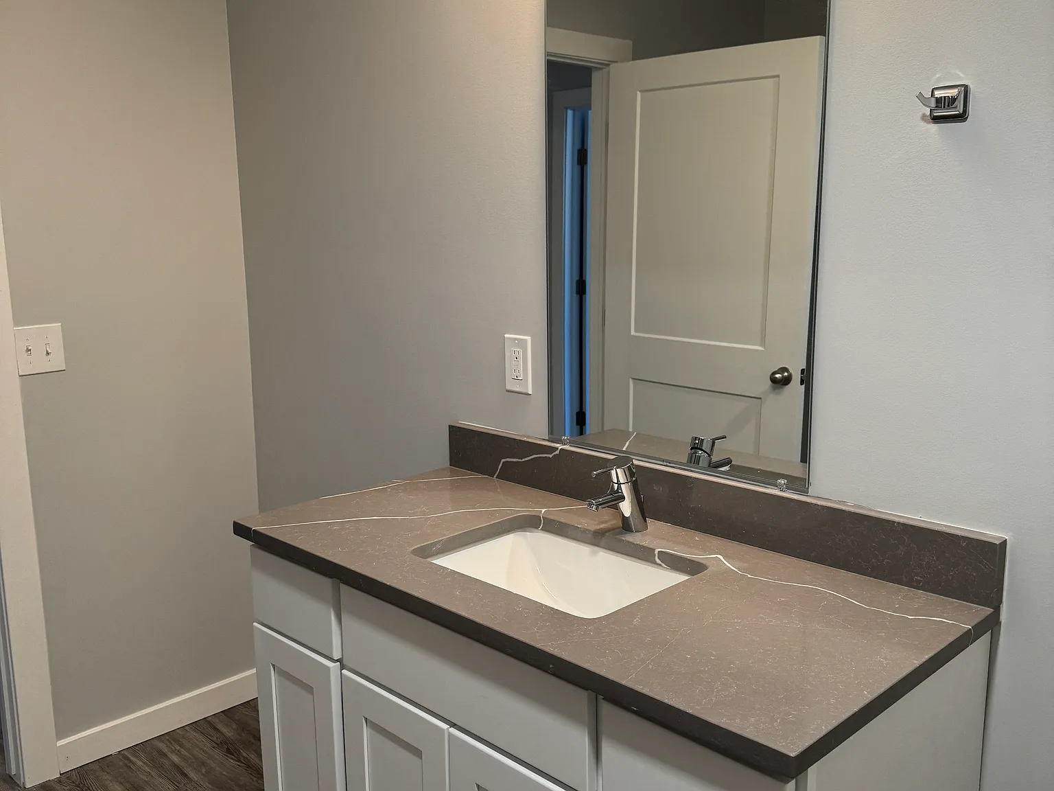 2 bed, 1.5 bath, 1050 sqft, $1,595 — Photo 4