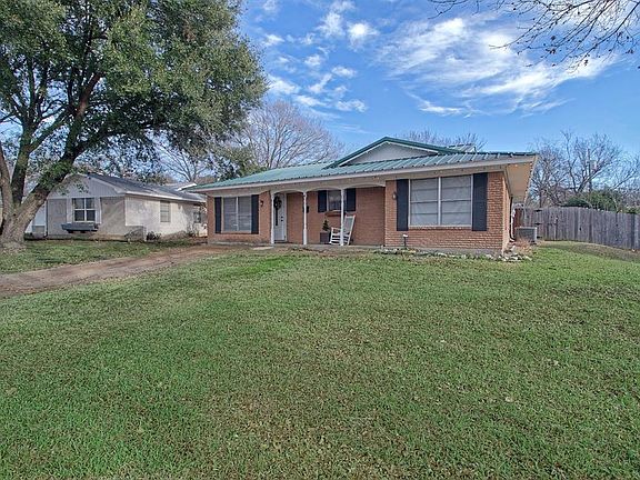 2nd image of 815 Loy Ln