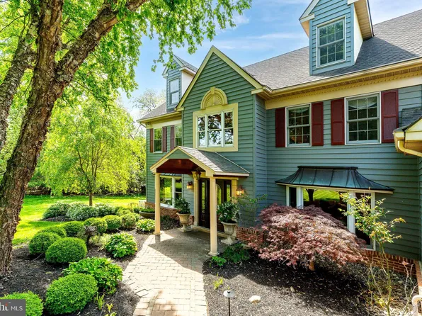 1275 Tressler Dr, Fort Washington, PA 19034