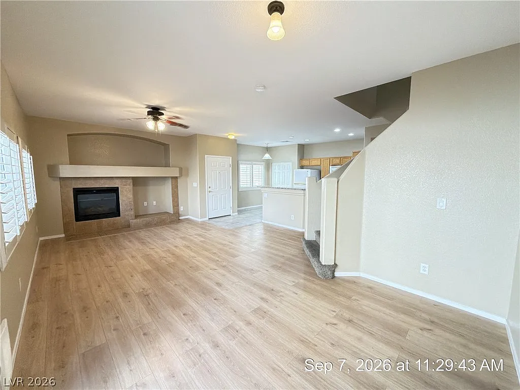 3 bed, 2.5 bath, 1423 sqft, $1,732 — Photo 4