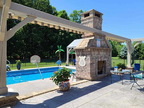 5th image of 10404 S Black Locust Ct