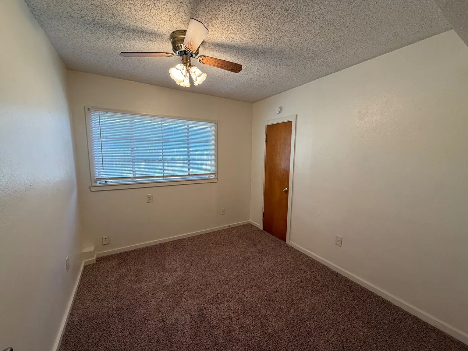3 bed, 1.0 bath, 1250 sqft, $1,100 — Photo 4