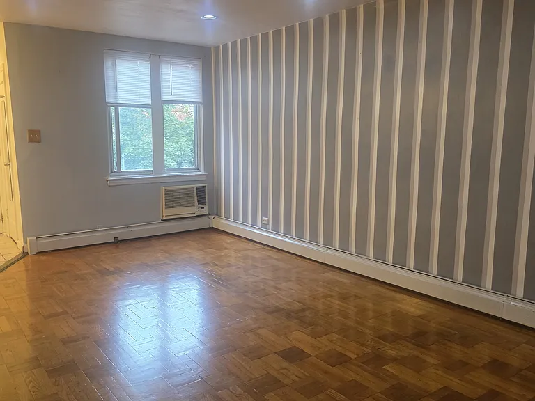 2462 E 28th St #2 — Photo 5