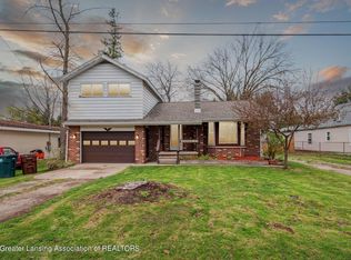 1014 R G Curtiss Ave, Lansing, MI 48911