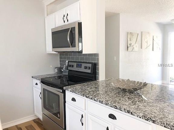 3rd image of 979 W Embassy Dr