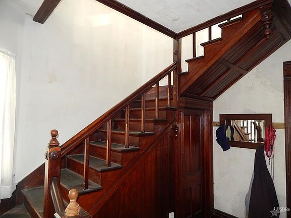 3rd image of 103 E Windsor St
