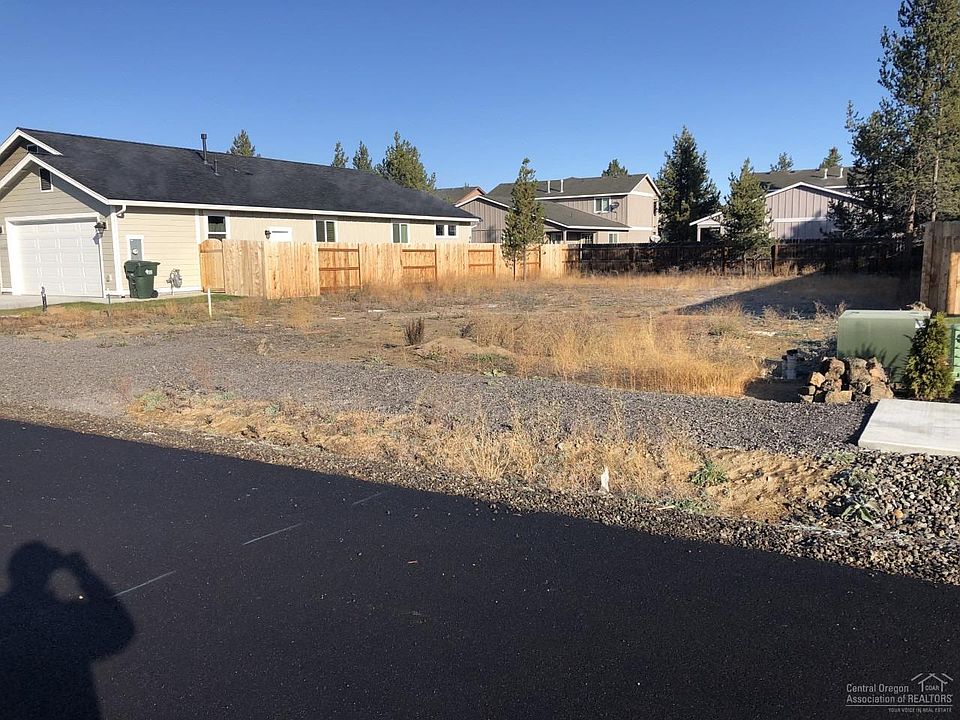 2nd image of 16686 Cabin Lake Ln