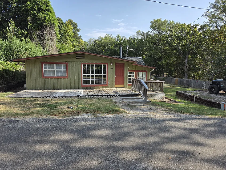 203 Grace Ln