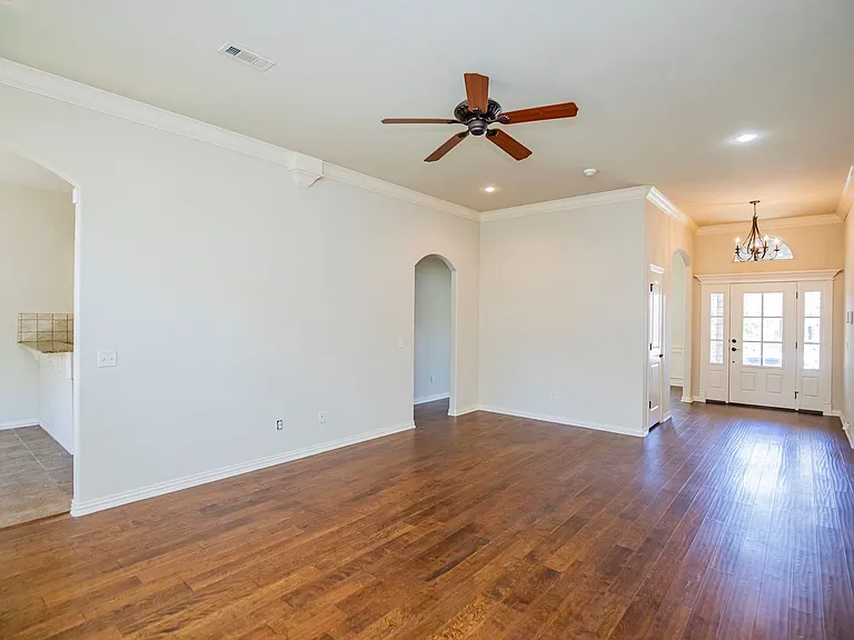 5319 Stockton Ave — Photo 3