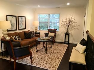 9098 W Swan Cir, Saint Louis, MO 63144