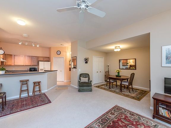 3rd image of 2714 S Knightsbridge Cir