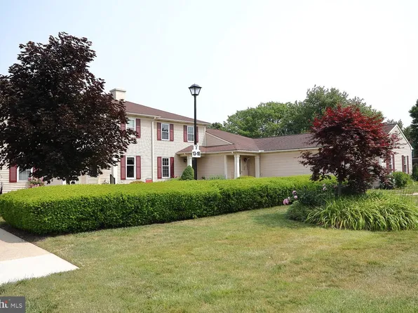 18 Ashlea Vlg, New Holland, PA 17557