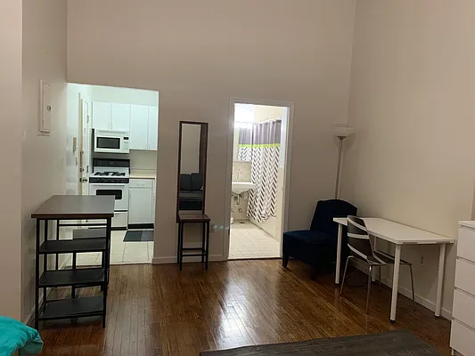 Rented by One New York Realty Inc | media 4