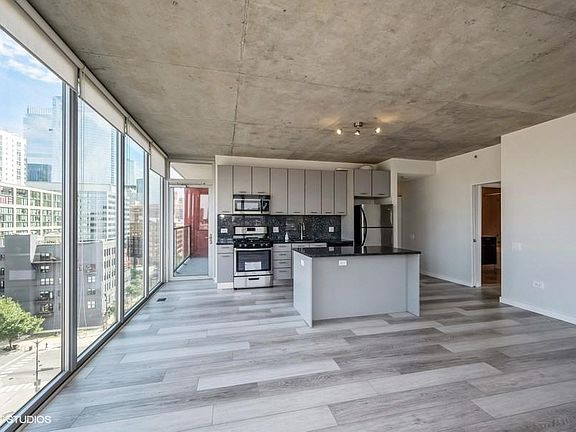 3rd image of 659 W Randolph St APT 1009