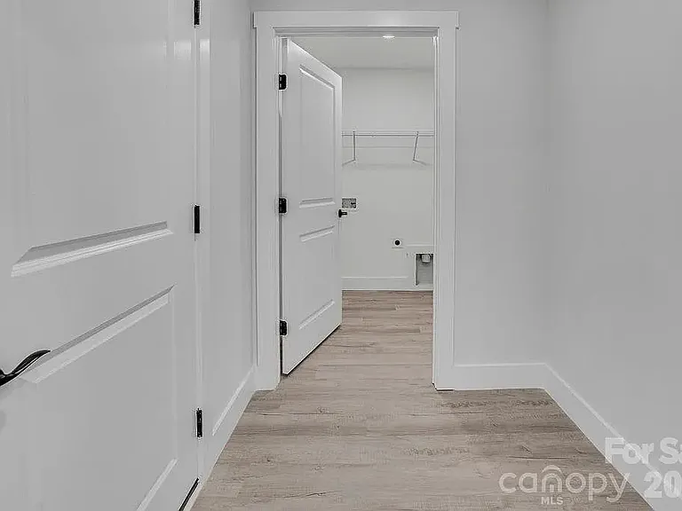 1120 Rosehill Dr — Photo 12