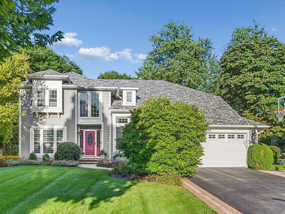 1st image of 149 Napier Ct