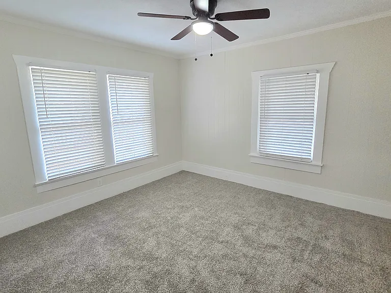 2805 S Jennings Ave — Photo 13