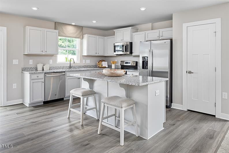 2nd image of 8810 Kenridge Ln