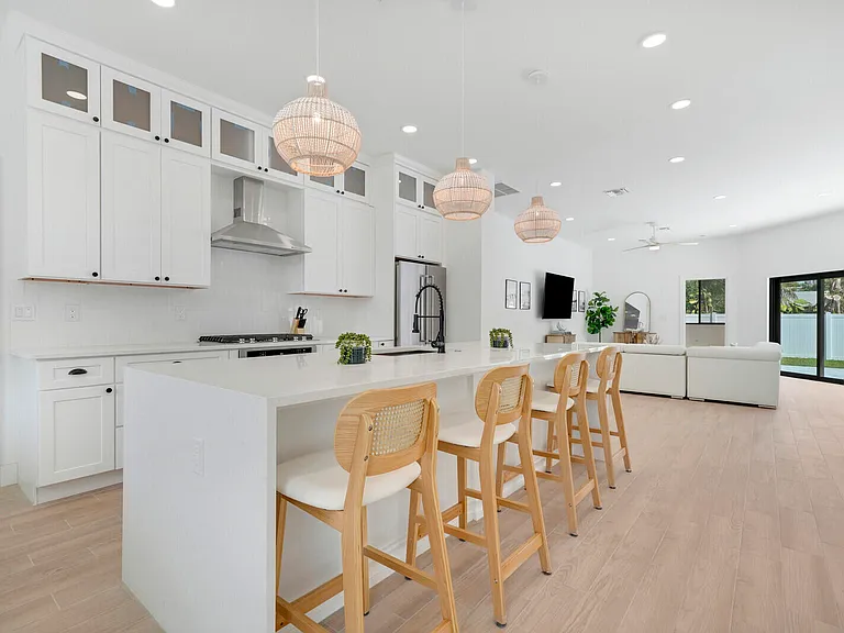 1248 N Harbor Dr — Photo 14