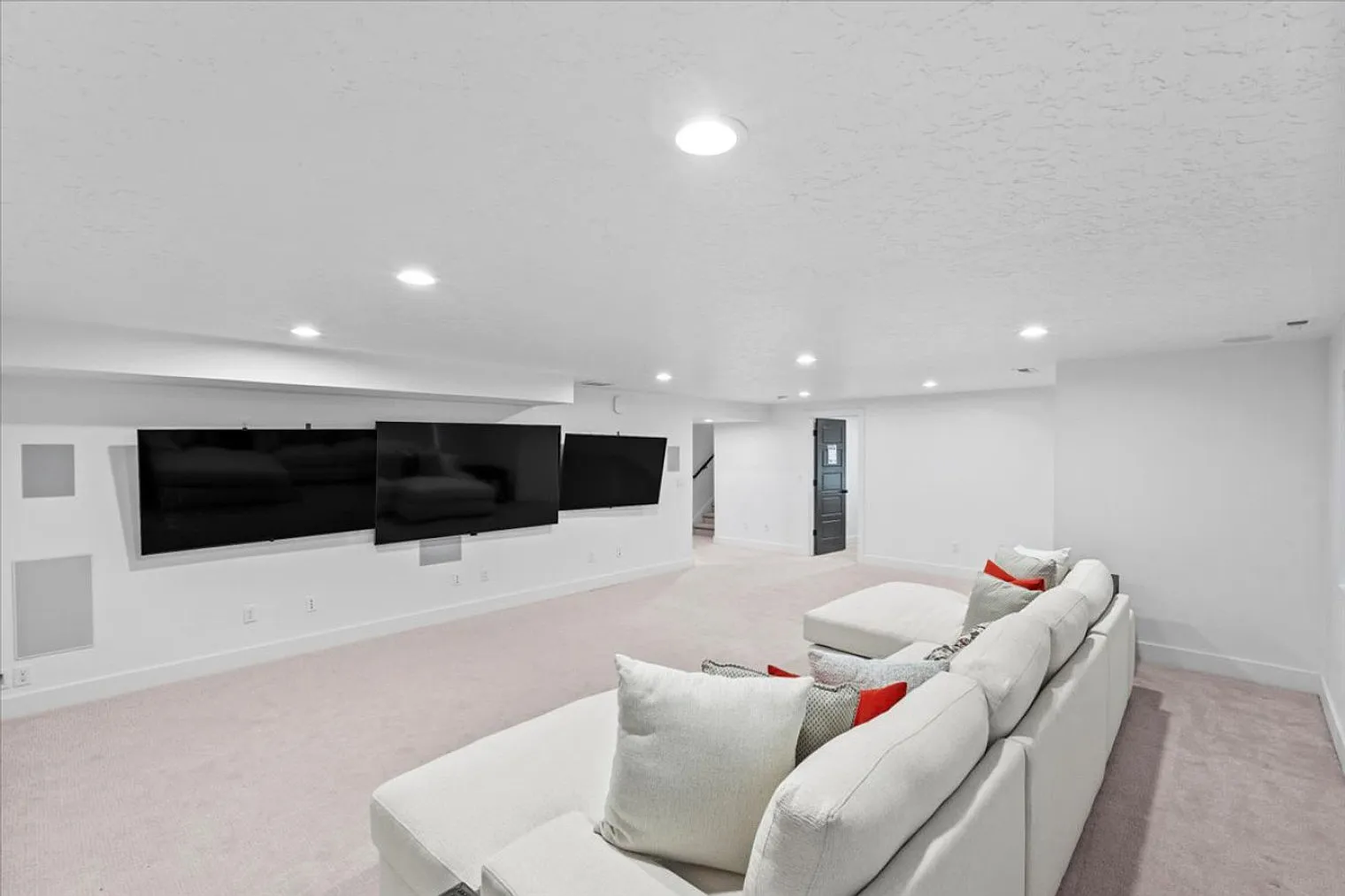 5 bed, 4.0 bath, 3993 sqft, $6,842 — Photo 4