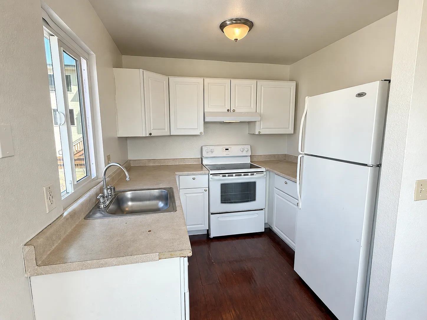 2 bed, 900 sqft, $2,195 — Photo 3