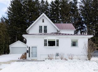 28 N Davis St, Orchard Park, NY 14127