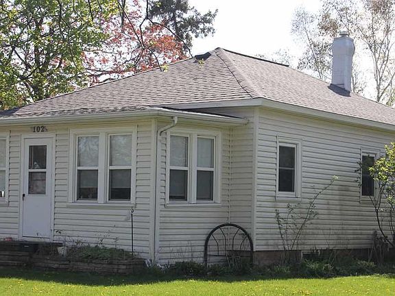 3rd image of 102 N Skookum St