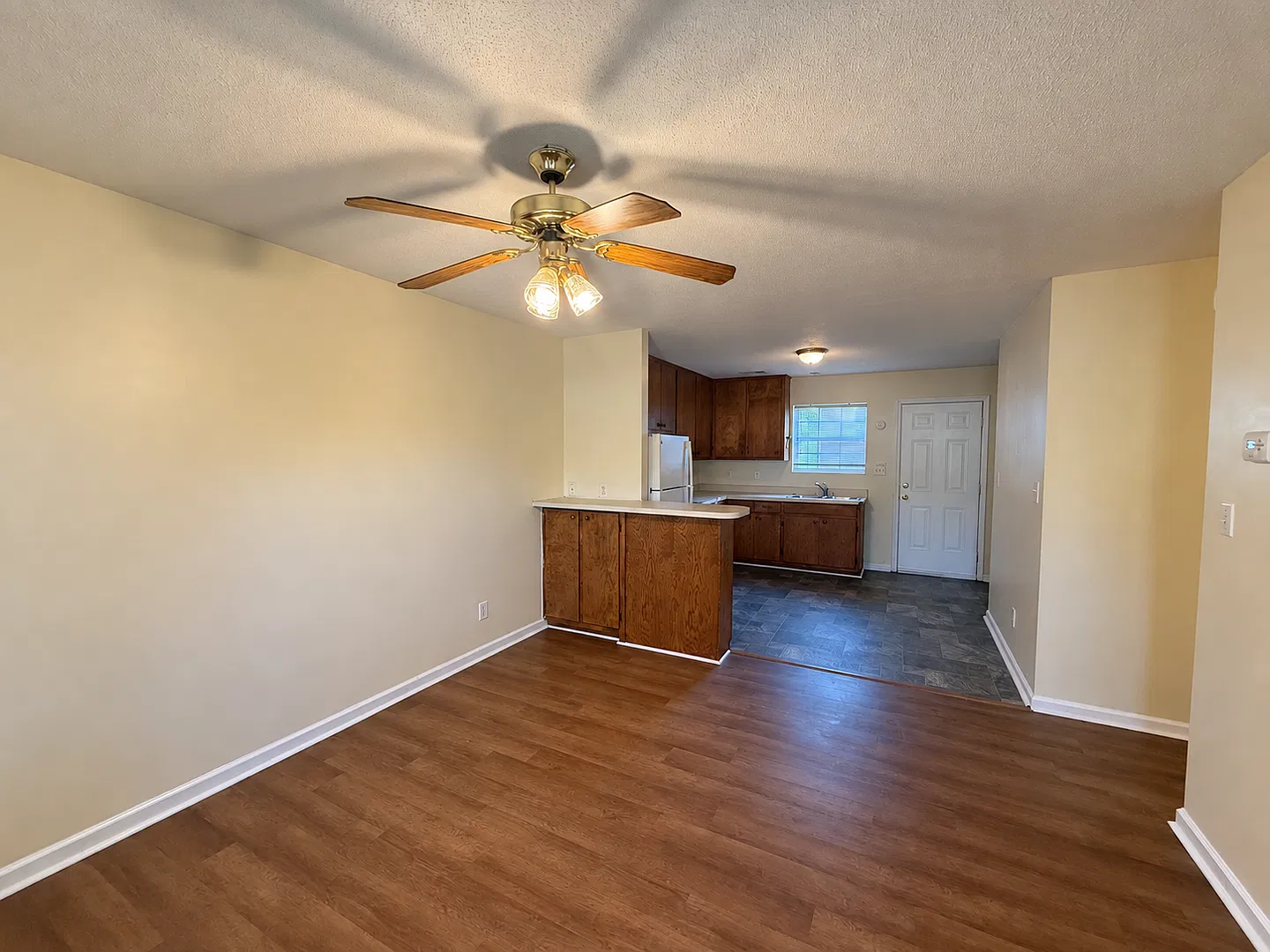 Two bed, 1 bath single level apartment in Graham — Photo 3