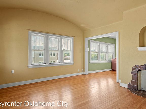 5th image of 2417 N Robinson Ave APT 3