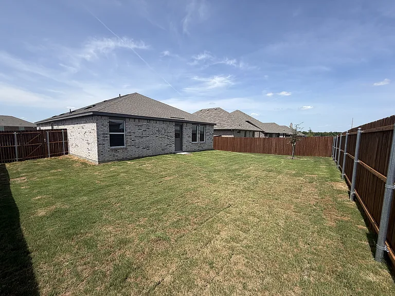 624 Criner St — Photo 16