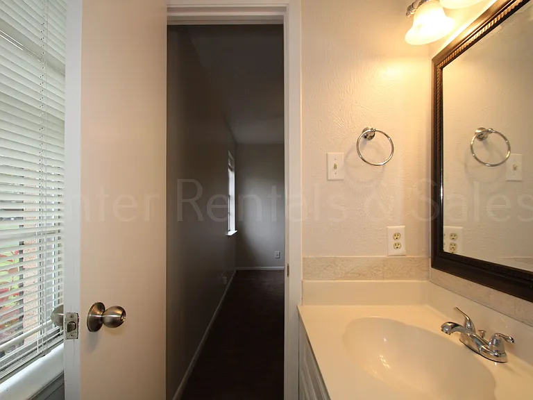 1905 Sherman Dr — Photo 14