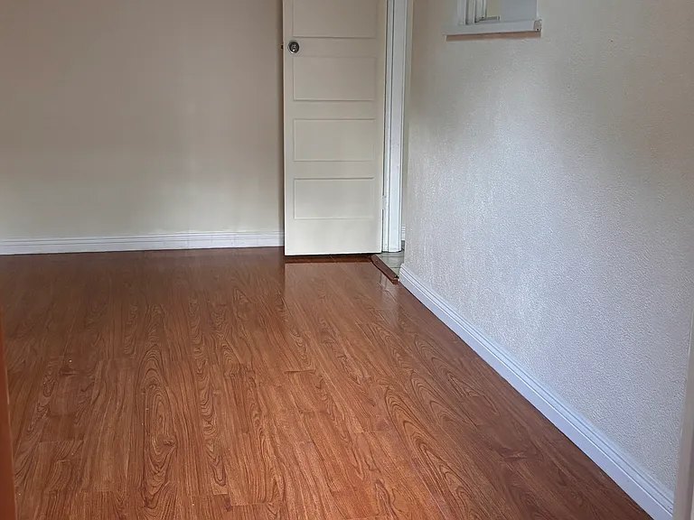 Backhouse room