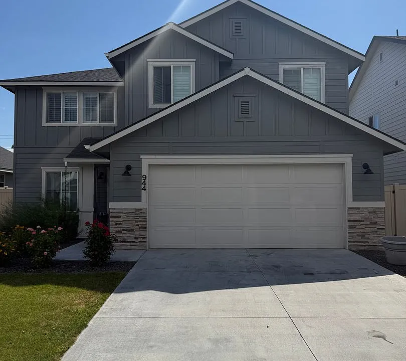 944 S Wavetrain Ave