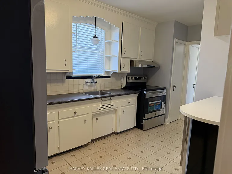240 Joicey Blvd — Photo 7