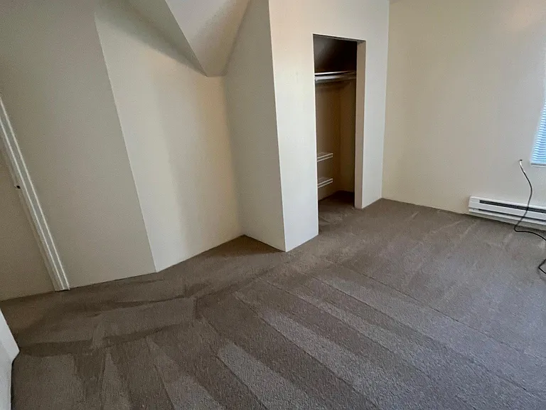 Shannon Apartments — Photo 36