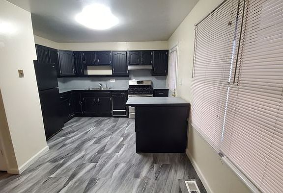 3rd image of 8604 E 92nd Pl