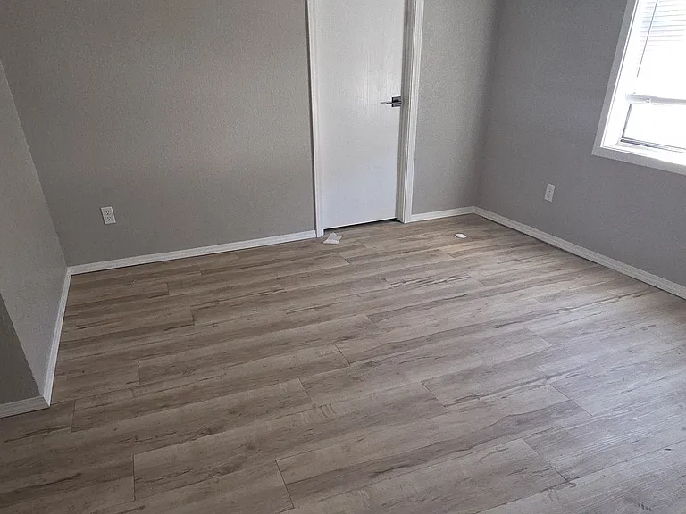 620 S Avenue D #B — Photo 6