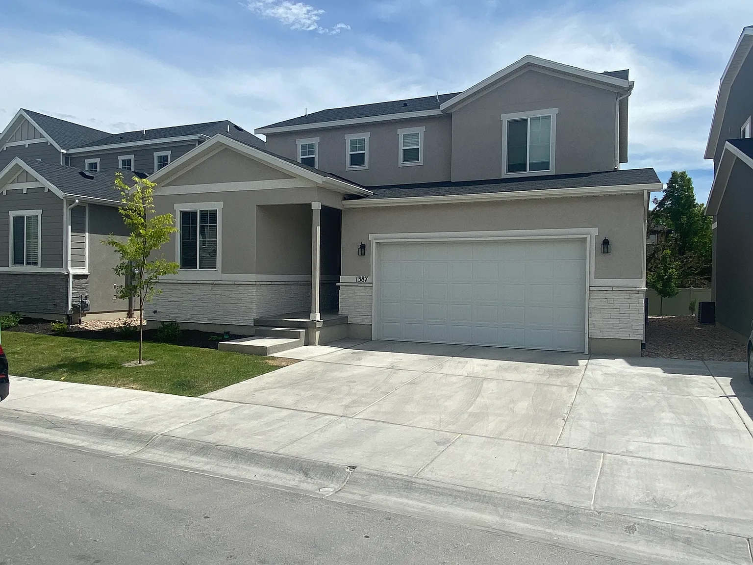 3 bed, 2.5 bath, 2104 sqft, $2,400 — Photo 1