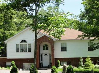 1035 Salamanca Dr, Tobyhanna, PA