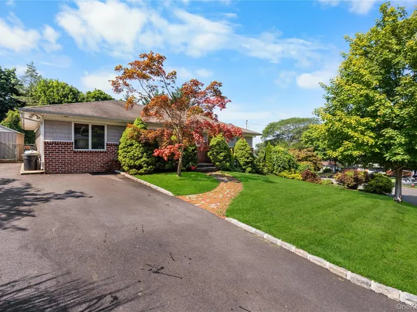 23 Charmian Street, Huntington Station, NY 11746