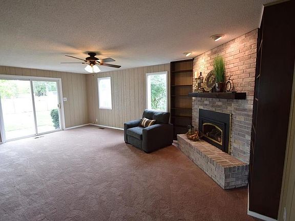 5th image of 204 W County Road 450 N