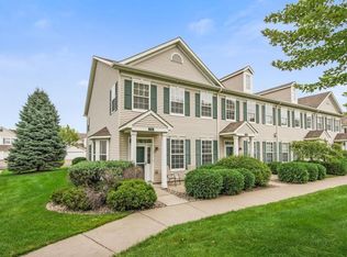 712 Providence Dr, Shakopee, MN 55379