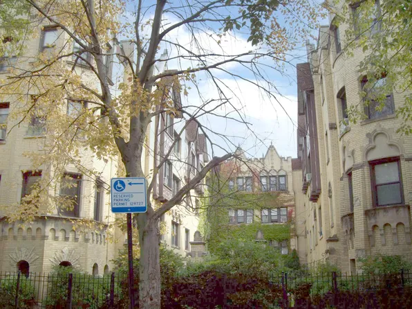 5657 N Spaulding Ave #2E, Chicago, IL 60659