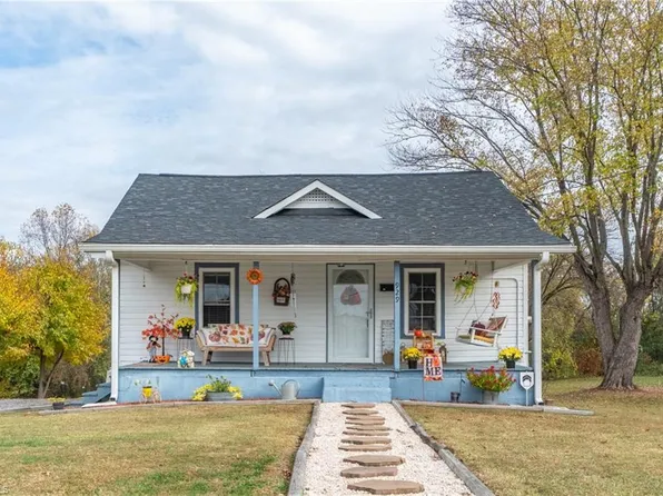 929 Banner St, Mount Airy, NC 27030