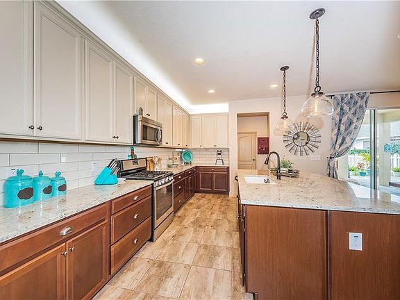 5th image of 14844 Caravan Ave