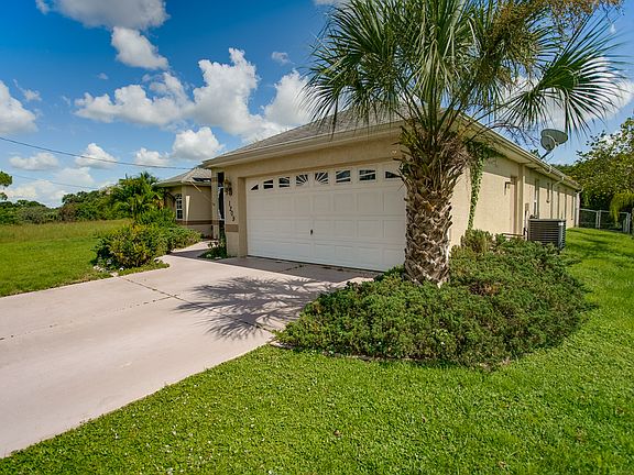 3rd image of 1209 Longbow Ave
