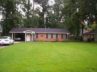 2nd image of 516 Maple Dr