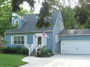 206 Pine St, Essexville, MI