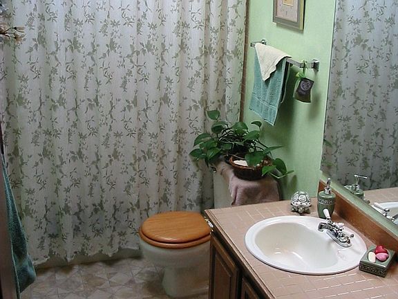 Main bathroom